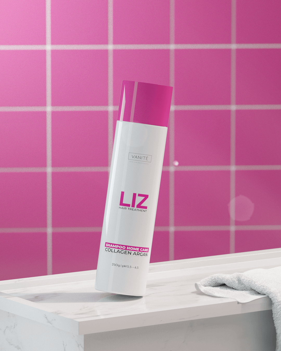 Shampoo Liz em foto oficial, com frasco branco e tampa rosa em uma bancada