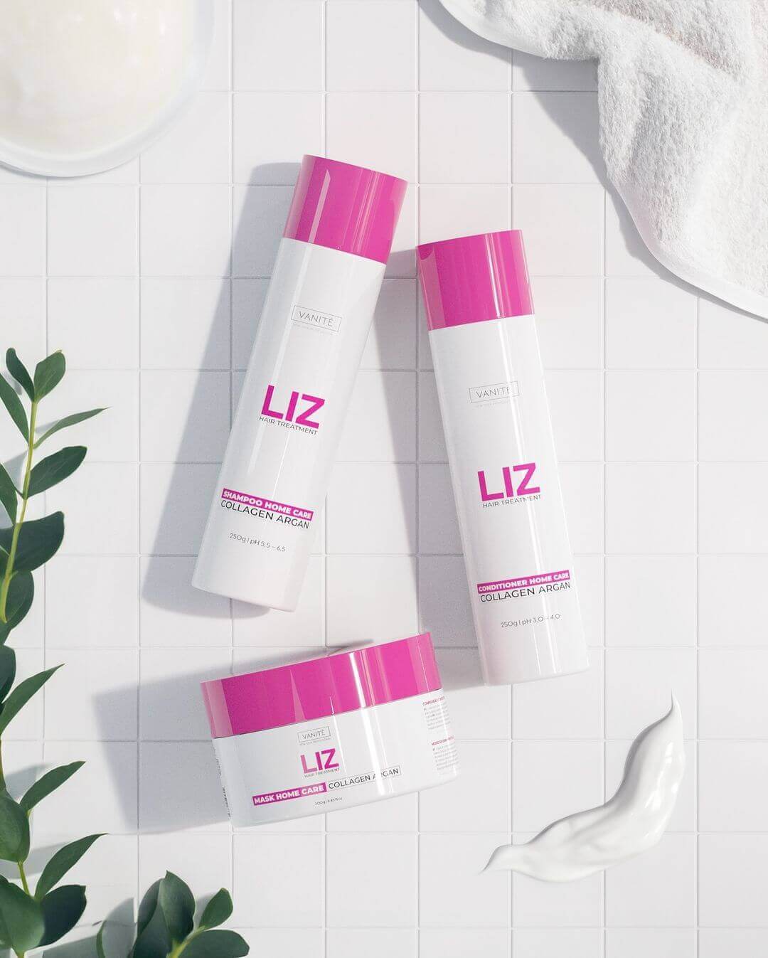 Shampoo, condicionador e máscara Liz em ambientação de cuidados em casa